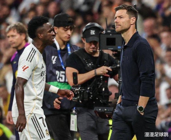 富旺配资 阿隆索铁腕治军! 皇马25岁巨星怒了, 13场造9球还被换, 姆巴佩笑了